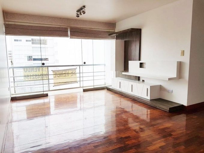 Amplio Departamento en Venta en Miraflores, Calle Andalucia Cdra 1